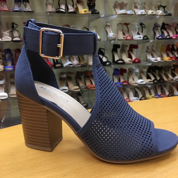 1 Left Malone Navy Peep Toe Block Heel Sandal Sz 6 - Picture 2 of 6